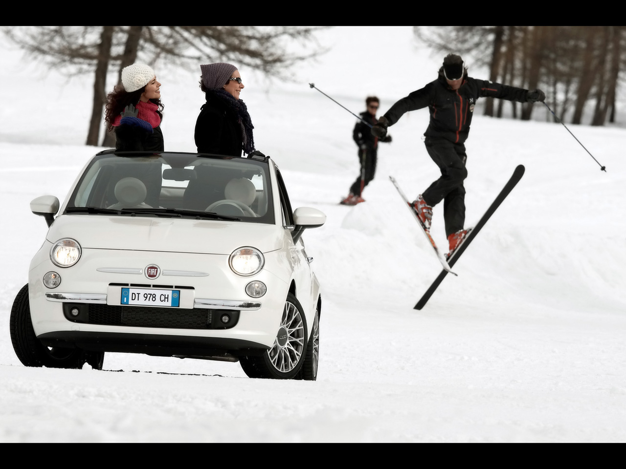 2010-Fiat-500C-Models-Snow-1280x960